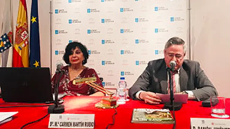 3. En la mesa, Ramón Jiménez y Carmen Martín en la conferencia sobre Juan de Betanzos