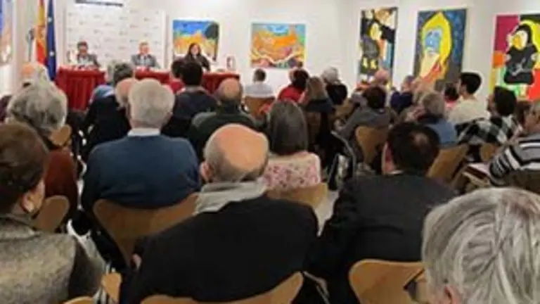 La presentación atrajo a numeroso público, a pesar del frío y la huelga de taxistas en Madrid