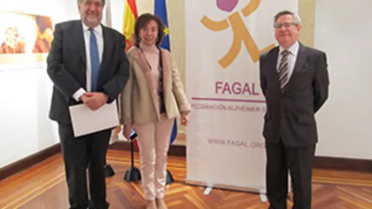 El presidente de FAGAL, Juan Carlos Rodríguez , la diputada del PP en la Asamblea de Madrid Pilar Liébana y el coordinador de Actos Ramón Jiménez