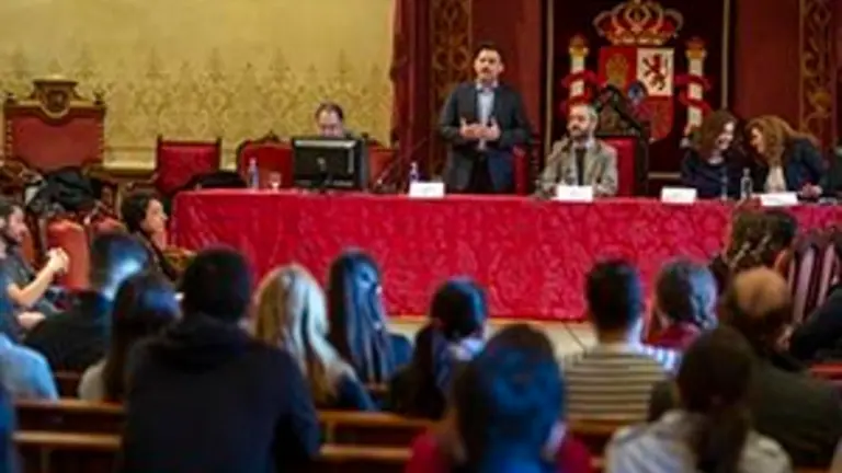 9,30 h.-    O secretario xeral da Emigraci&oacute;n, Antonio Rodr&iacute;guez Miranda, inaugurar&aacute; as Xornadas BEME Emprego para os preto de 150 beneficiarios das Bolsas Excelencia Mocidade Exterior e as bolsas de retorno para o Ciclo Superior de FP e anunciar&aacute; a nova convocatoria das BEME 2019/2020. No Paraninfo da Facultade de Filosof&iacute;a da USC (praza de Mazarelos, s/n). foto xo&aacute;n crespo25/02/2019