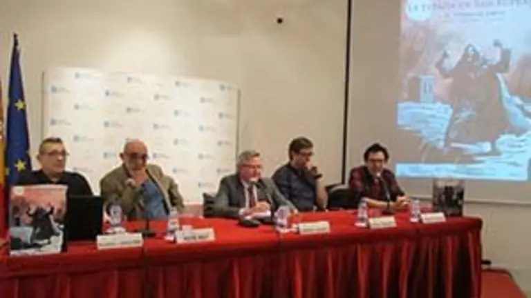 En la mesa, durante la presentación, Manuel López Poy, Pepe Rey, Ramón Jiménez, Miguel Fernández  y Lorenzo Pascual.
