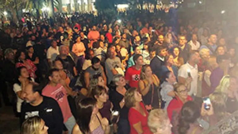 19.Público en los carnavales del Centro Galicia