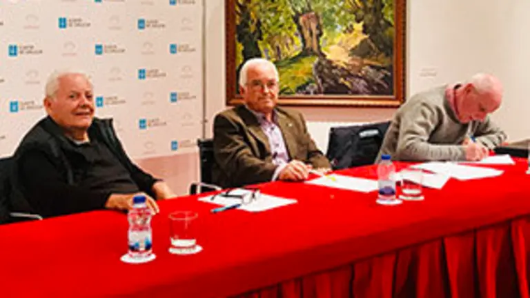 2. De izquierda a derecha, Miguel Romay, Ovidio Cadenas y Fernando Gómez, vicepresidente, presidente y secretario, respectivamente, de FAGAMA