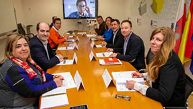 13:00	.- 8 ª planta. Consejería de Educación. 
El consejero de Educación, Cultura y Deporte, Francisco Fernández Mañanes, preside la reunión del Plan de Regreso del Talento Joven. 
12 MARZO 2019 © Miguel De la Parra