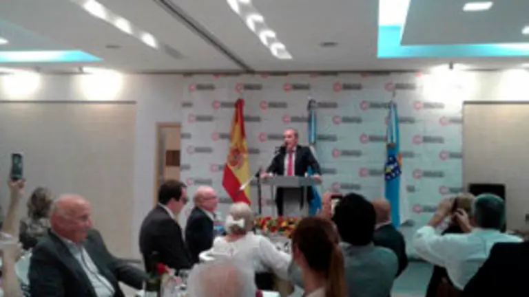 Durante su intervencion en la cena del Centro Galicia