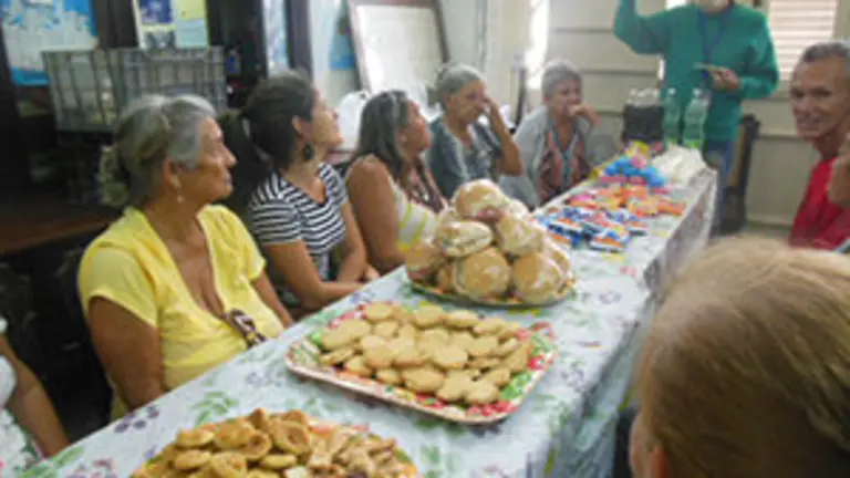 Cuba-Bardo diciendo sus poemas en lengua gallega