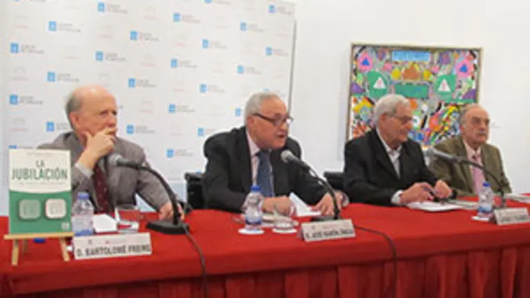 Durante la presentación, de i a d, Bartolomé Freire, José Ramón Ónega, Alfonso S. Palomares y Carlos Mingote