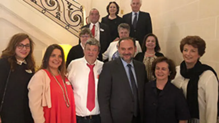 Ábalos entrega Medalla Emigración Centro de Wavre