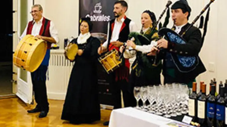 Foto 1 conjunto Todo slos caminos conducen a Santiago