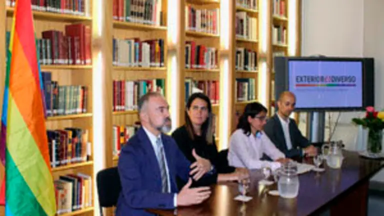 Presentacion LGTBI exterior