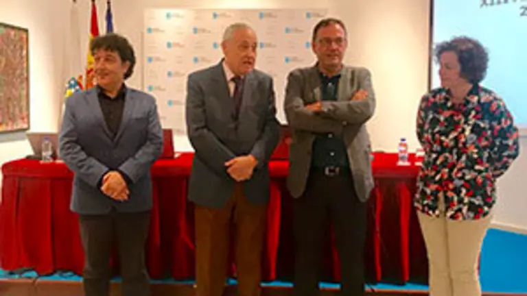2. De izquierda a derecha Javier Herguido (secretario), el delegado de la Xunta en Madrid José Ramón Ónega, Gumersindo Feijoo (presidente) y Raquel Ibáñez (vicepresidenta) 