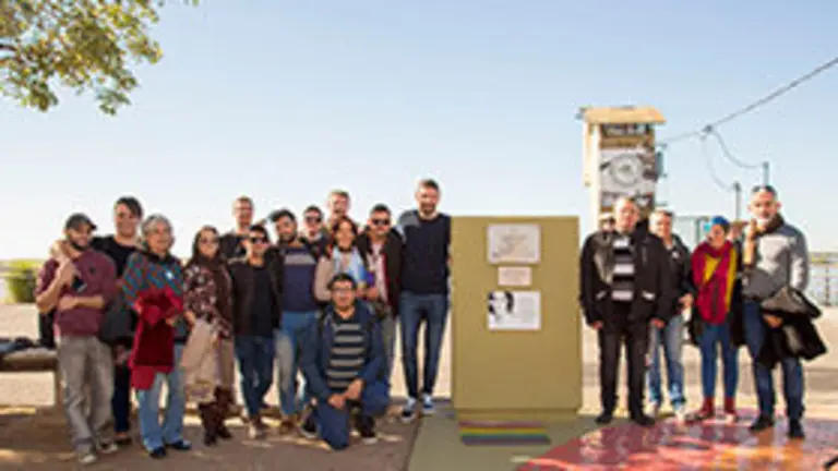 Placa a Pedro Zerolo  en Rosario