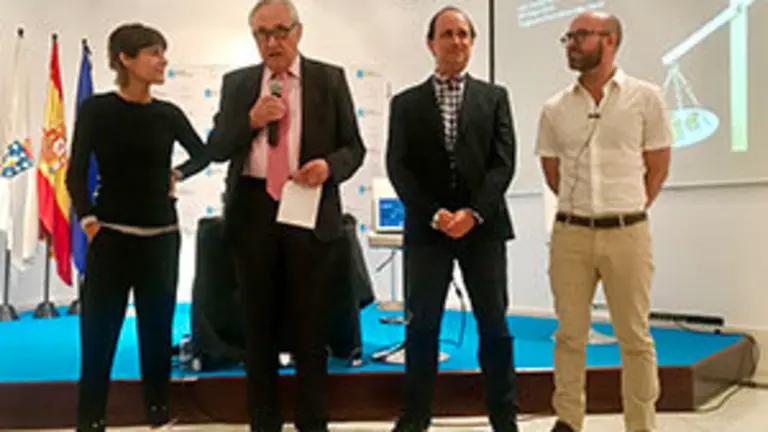 2.  De izquierda a derecha, la coordinadora de Programas Greta Fábregas, el delegado de la Xunta en Madrid José Ramón Ónega, el director de formación Carlos Cortés y el profesor Luis Carlos Perea