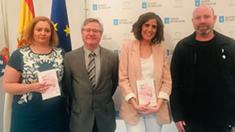 1. De izquierda a derecha, Albahaca Martín de la editorial, Ramón Jiménez coordinador de la Casa de Galicia, la autora Laura Orens y el esccritor Juanjo Ramírez 