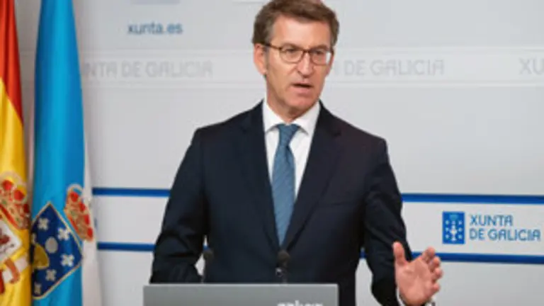 O titular do Goberno galego, Alberto N&uacute;&ntilde;ez Feij&oacute;o, comparece xunto a conselleira de Pol&iacute;tica Social, Fabiola Garc&iacute;a, na rolda de prensa posterior &aacute; reuni&oacute;n do Consello. San Caetano, Santiago de Compostela, 27 de xu&ntilde;o de 2019.