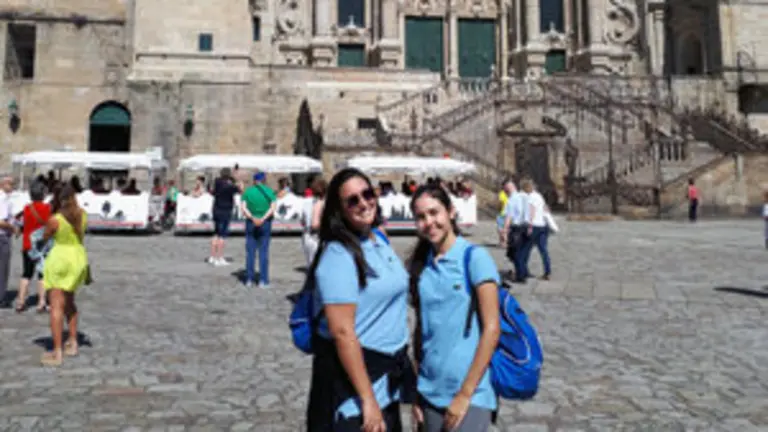 Eduarda -izda.&ndash; y B&aacute;rbara