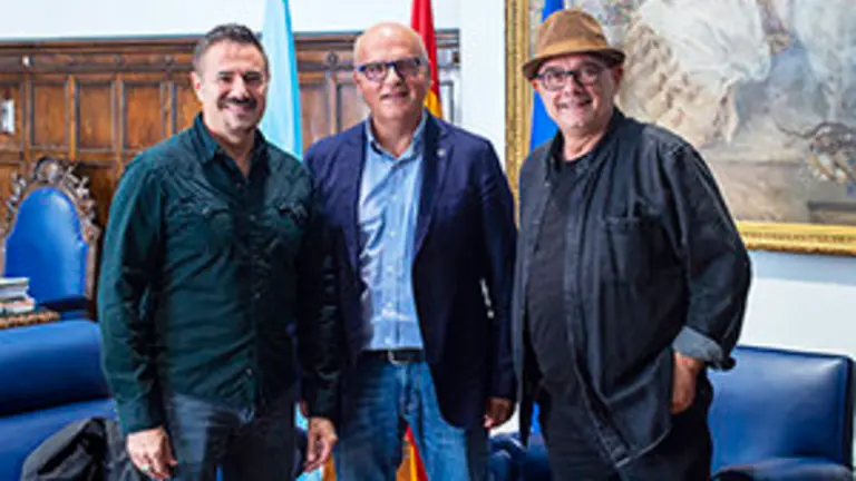 Reuni&oacute;n Manuel Baltar (Presidente Deputaci&oacute;n) con Jos&eacute; Garc&iacute;a (Artista de Cine) acompa&ntilde;ado por Miguel Anxo Fern&aacute;ndez (Responsable do OUFF).
