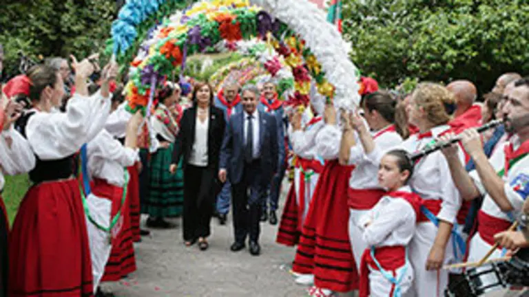 12:00	Parque Municipal Conde San Diego, Cabezón de la Sal 	El presidente de Cantabria, Miguel Ángel Revilla, junto con el vicepresidente y consejero de Universidades, Igualdad, Cultura y Deporte, Pablo Zuloaga, y los consejeros, preside el acto institucional del Día de Cantabria. 
nr ©
11 ago 19