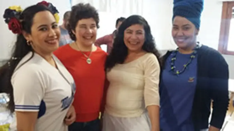 viedma colectividades-Pta. posando