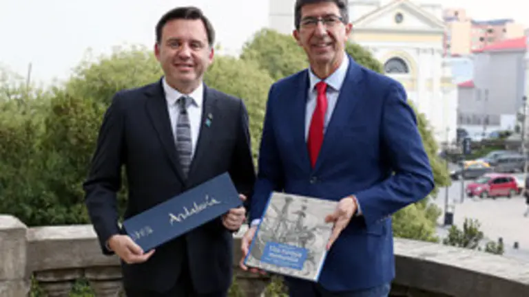 CH0. PUNTA ARENAS (CHILE), 09/10/2019.- Juan Antonio Mar&rsquo;n (d), Vicepresidente de la Junta de Andaluc&rsquo;a, se re&oelig;ne con Claudio Radonich (i), alcalde de la ciudad de Punta Arenas en Chile hoy miŽrcoles 9 de octubre de 2019, en Punta Arenas, Chile. EFE/Elvis Gonz&Dagger;lez

