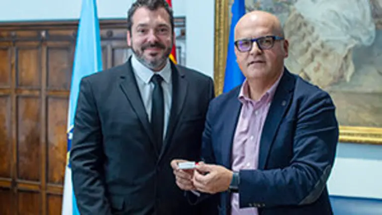 Reuni&oacute;n Manuel Baltar (Presidente Deputaci&oacute;n) con Diego Mart&iacute;nez Duro (Presidente Federaci&oacute;n de Asociaci&oacute;ns Galegas na Arxentina), Rocio Carbia e Luis Gonz&aacute;lez Tosar (Escritor).