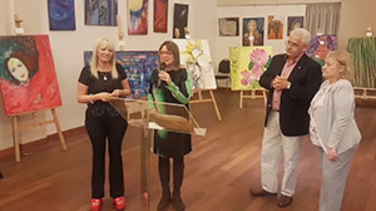 Muestra de pinturas en el Burgalés 3