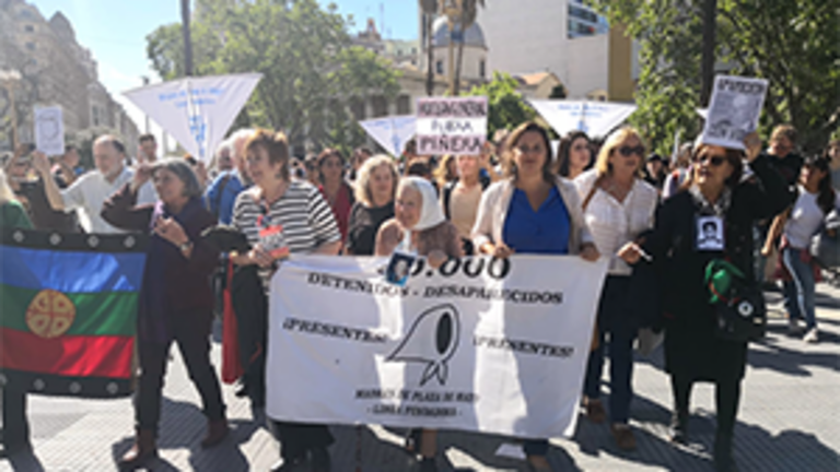 Ana Miranda con Nora Cortiñas Madres de Plaza de Mayo y Organizaciones de Derechos Humanos