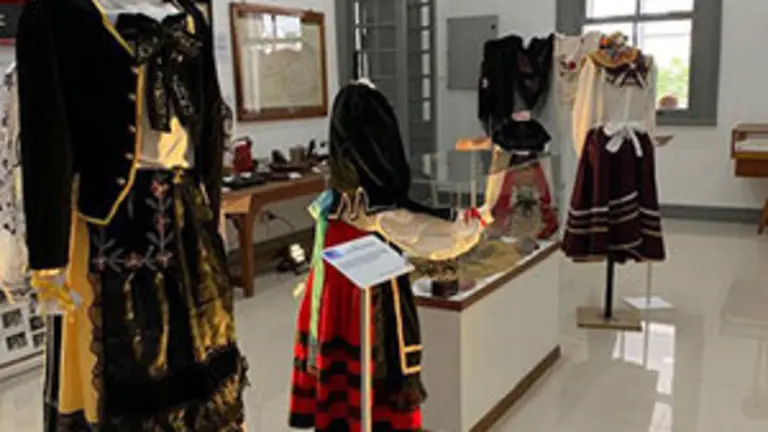 tres_lomas_cast_y_leon_muestra_1_11_3