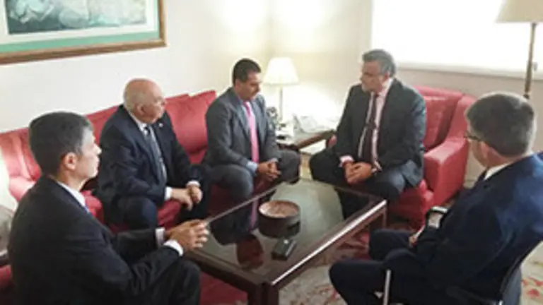 Juan Rafael Zamora con embajador Venezuela 2