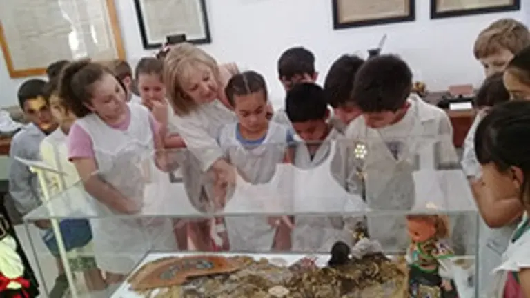 tres_lomas_cast_y_leon_visita_muestra_19_11