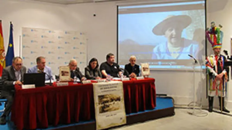 X. L.Foxo, Amable Fernández, José Ramón Ónega, Patricia Domínguez, X. M. Pérez Blecua y Fernando Molpeceres, en la mesa de la presentación