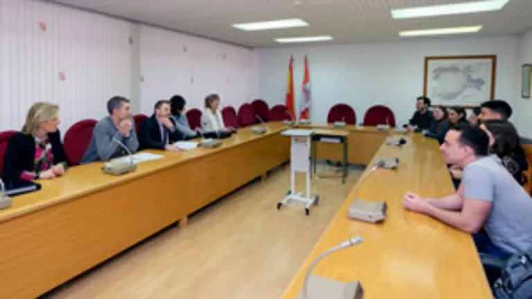 Carlos Aguilar-becarios