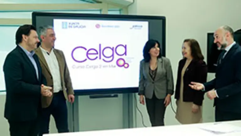 O secretario xeral de Pol&iacute;tica Ling&uuml;&iacute;stica, Valent&iacute;n Garc&iacute;a, o secretario xeral da Emigraci&oacute;n, Antonio Rodr&iacute;guez Miranda, e a directora da Amtega, Mar Pereira, presenta en rolda de prensa o novo curso de Celga 2 en li&ntilde;a. 