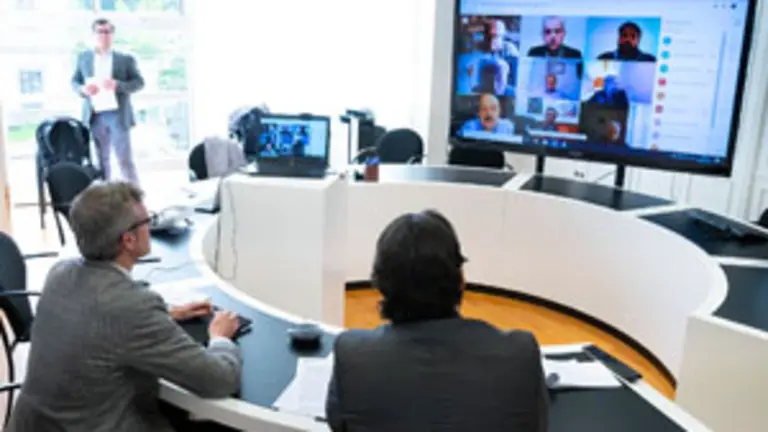 17,00 h.- O vicepresidente da Xunta, Alfonso Rueda, e o secretario xeral da Emigraci&oacute;n, Antonio Rodr&iacute;guez Miranda, participar&aacute;n por videoconferencia na reuni&oacute;n da Comisi&oacute;n delegada co Consello de Comunidades Galegas. No Gabinete da Vicepresidencia (3&ordm; andar). 
foto xo&aacute;n crespo
04/05/2020