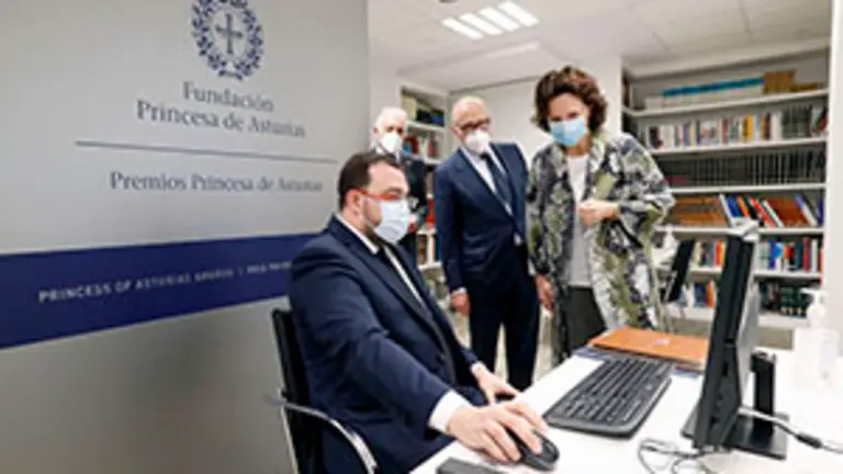 Oviedo. 3-6-2020. El presidente del Principado de Asturias, Adrián Barbón, preside la reunión telemática del jurado del Premio Princesa de Asturias de la Concordia 2019.
Foto: Armando Álvarez