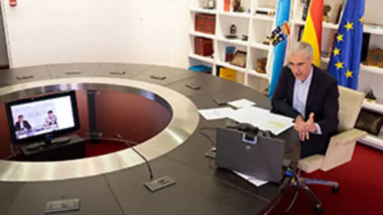 10,00 h.-    O conselleiro de Econom&iacute;a, Emprego e Industria, Francisco Conde, acompa&ntilde;ado do delegado territorial da Xunta na Coru&ntilde;a, Ovidio Rodeiro, participar&aacute; na webinar #SeguimosAdiante, na que se avaliar&aacute; a situaci&oacute;n de aut&oacute;nomos, comercio e pemes da Coru&ntilde;a e as propostas da Xunta para reactivar a s&uacute;a actividade. Na sala de xuntas da Conseller&iacute;a (4&ordm; andar). 
foto xo&aacute;n crespo
25/05/2020