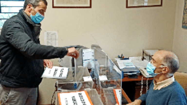 Uruguay-Voto en urna