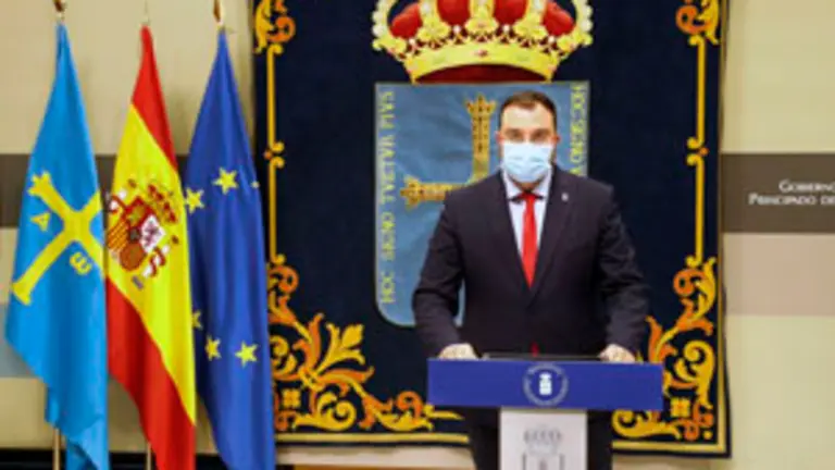 Oviedo. 20-7-2020. El presidente del Principado, Adrián Barbón, ofrece una rueda de prensa para hacer balance del primer año de mandato.
Foto: Armando Álvarez.