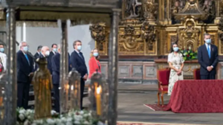 O presidente da Xunta de Galicia en funci&oacute;ns, Alberto N&uacute;&ntilde;ez Feij&oacute;o, recibe &aacute;s SS.MM. os Reis e acompa&ntilde;aos &aacute; Santa Misa de Ofrenda Nacional ao Ap&oacute;stolo Santiago. Igrexa de San Marti&ntilde;o Pinario (Santiago de Compostela), 25/07/20.
