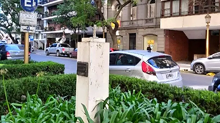 Foto busto robado de Ortega y Gasset en Buenos Aires