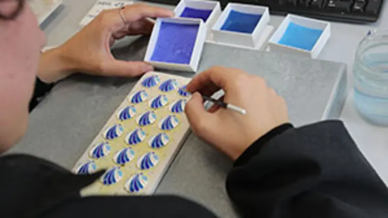 francisco conde visita as instalacions do obradoiro artes&aacute;n fink Orfebres