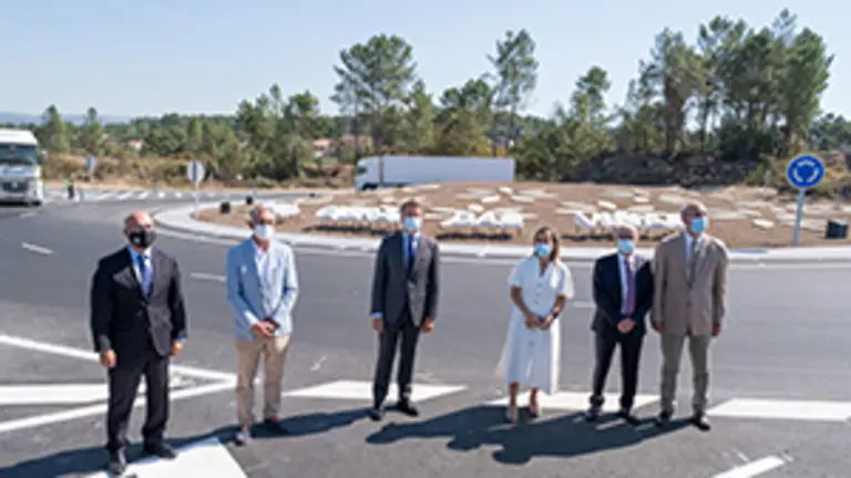 O titular da Xunta, Alberto N&uacute;&ntilde;ez Feij&oacute;o, xunto coa conselleira de Infraestruturas e Mobilidade, Ethel V&aacute;zquez, preside o acto de posta en servizo do novo acceso ao pol&iacute;gono industrial de San Cibrao das Vi&ntilde;as: conexi&oacute;n N-525 coa autov&iacute;a das R&iacute;as Baixas (A-52). Pol&iacute;gono de San Cibrao das Vi&ntilde;as, Ourense, 11/09/20.