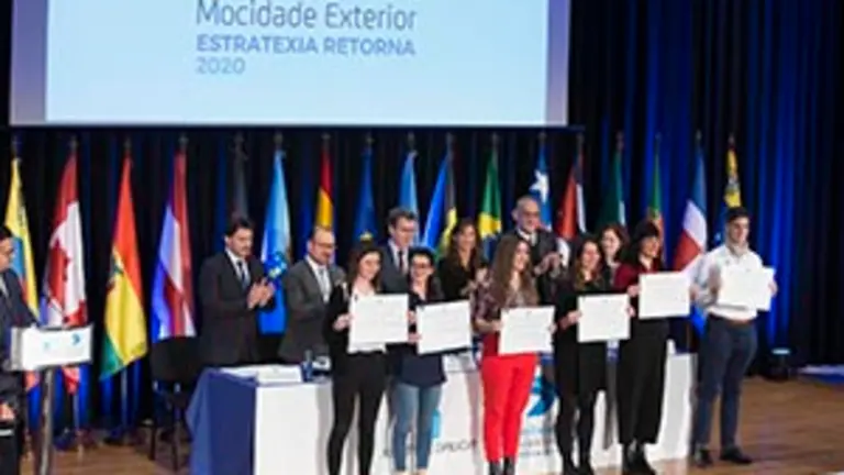 18,30 h.- O titular da Xunta de Galicia, Alberto N&uacute;&ntilde;ez Feij&oacute;o, acompa&ntilde;ado pola conselleira de Educaci&oacute;n, Universidade e Formaci&oacute;n Profesional, Carmen Pomar, o secretario xeral de Emigraci&oacute;n, Antonio Rodr&iacute;guez Miranda, presidir&aacute; o encontro cos beneficiarios dos programas Bolsas de Excelencia Mocidade Exterior e Retorno para Formaci&oacute;n Profesional. No sal&oacute;n de actos do Centro Galego de Arte Contempor&aacute;nea-CGAC (r&uacute;a Valle Incl&aacute;n, 2)
foto xo&aacute;n crespo
29/11/2018