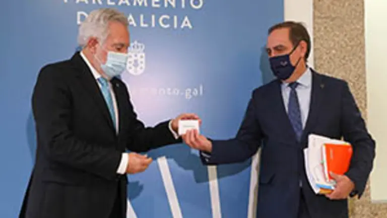 PARLAMENTO
10,45 h.-  O conselleiro de Facenda e Administraci&oacute;n P&uacute;blica, Valeriano Mart&iacute;nez, far&aacute; entrega ao presidente do Parlamento de Galicia, Miguel &Aacute;ngel Santalices, do Proxecto de Orzamentos de Galicia para 2021. No despacho do Presidente.

foto xo&aacute;n crespo
23/11/2020