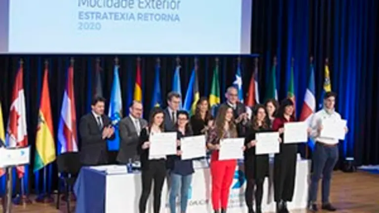 18,30 h.- O titular da Xunta de Galicia, Alberto N&uacute;&ntilde;ez Feij&oacute;o, acompa&ntilde;ado pola conselleira de Educaci&oacute;n, Universidade e Formaci&oacute;n Profesional, Carmen Pomar, o secretario xeral de Emigraci&oacute;n, Antonio Rodr&iacute;guez Miranda, presidir&aacute; o encontro cos beneficiarios dos programas Bolsas de Excelencia Mocidade Exterior e Retorno para Formaci&oacute;n Profesional. No sal&oacute;n de actos do Centro Galego de Arte Contempor&aacute;nea-CGAC (r&uacute;a Valle Incl&aacute;n, 2)
foto xo&aacute;n crespo
29/11/2018