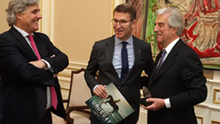 O responsable do Goberno autonómico, Alberto Núñez Feijóo, acompañado de membros do Goberno galego, recibirá o presidente da República Oriental do Uruguai, Tabaré Vázquez, e os seus ministros, con motivo da súa visita institucional á Comunidade. A continuación manterán unha reunión no despacho do presidente.