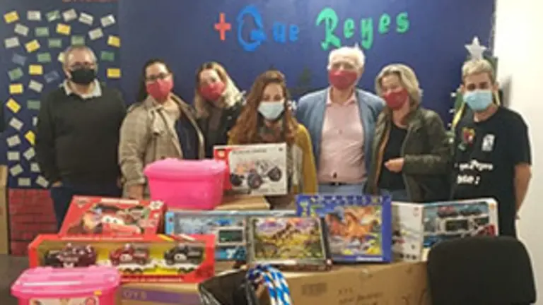 Campaña Las Palmas-entrega juguetes