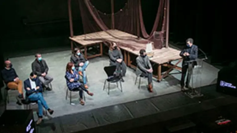  O conselleiro de Cultura, Educaci&oacute;n e Universidade, Rom&aacute;n Rodr&iacute;guez, acompa&ntilde;ado polo director da Agadic, Jacobo Sutil, e polo director do Centro Dram&aacute;tico Galego (CDG), Fran N&uacute;&ntilde;ez, presenta o espect&aacute;culo O charco de Ulises, primeira produci&oacute;n teatral propia desta tempada. Intervir&aacute;n tam&eacute;n os directores do espect&aacute;culo, Mari&aacute;n Ba&ntilde;obre e Santiago Cortegoso, e membros do equipo art&iacute;stico.

 FOTOS CONCHI PAZ