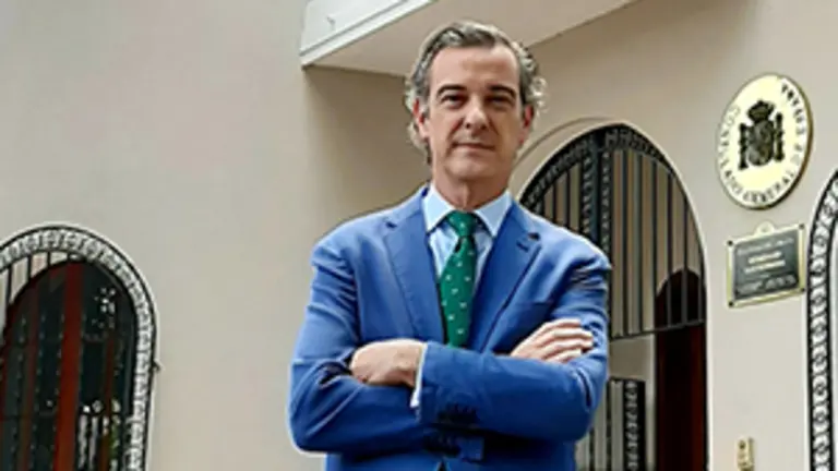 P Jorge Friend en el Consulado