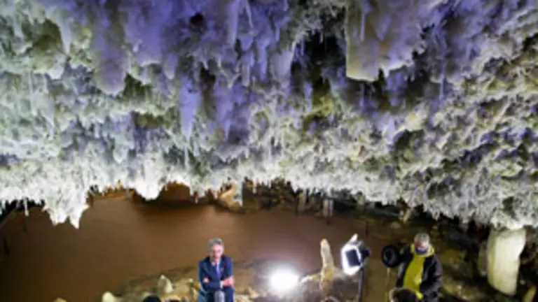 11:30.- Cueva de El Soplao
Fotografía del presidente de Cantabria, Miguel Ángel Revilla.
marcano
soplao cueva
ambar
excentricas
nr
11 may 21